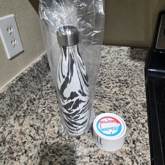 NWT Swell Noir Zebra Insulated Cold & Hot Bottle, 25oz / 750ml - Picture 4 of 4